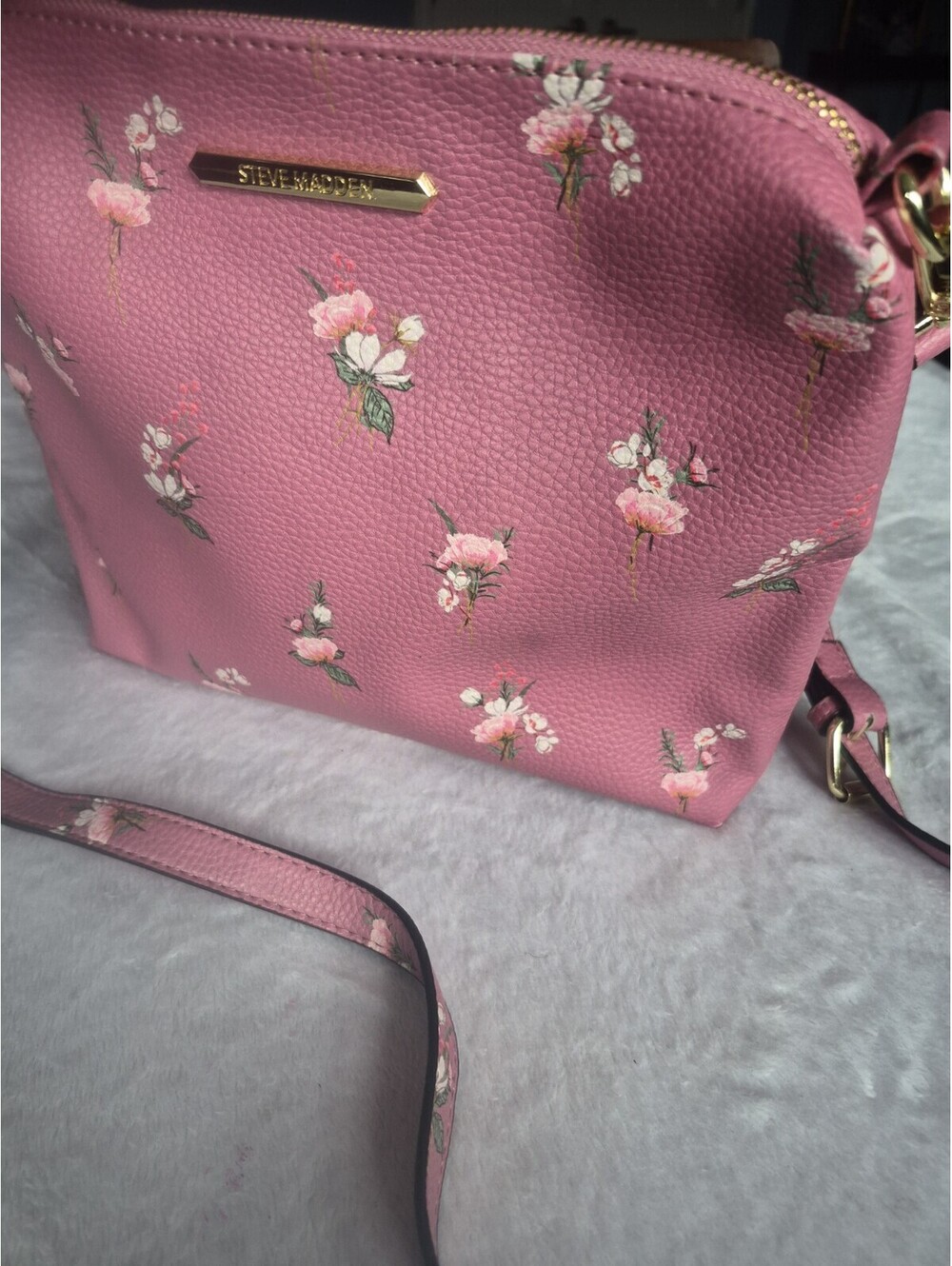 floral women  hang bag steve madden soft pink floral crossover